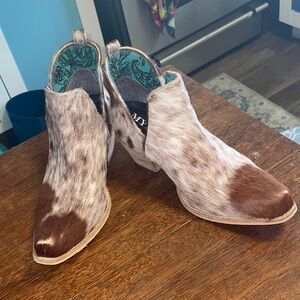 Premium Myra Genuine Cowhide Pointed Booties Sz 8 – Barely Worn Gem